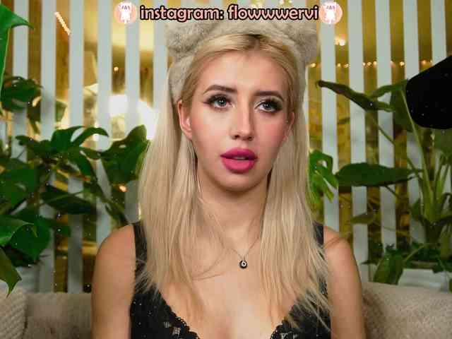 FlowwwerGirl webcam