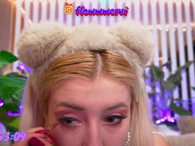 FlowwwerGirl webcam