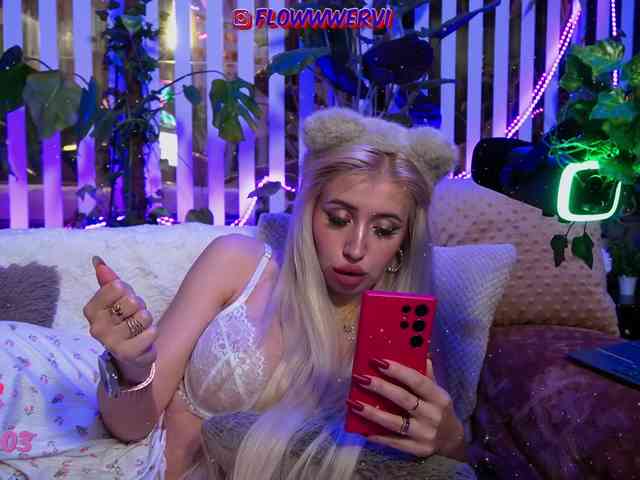 FlowwwerGirl webcam