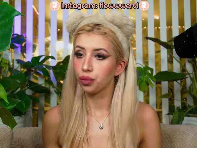 FlowwwerGirl webcam
