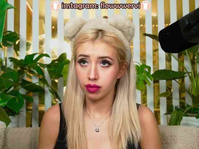 FlowwwerGirl webcam