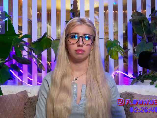 FlowwwerGirl webcam