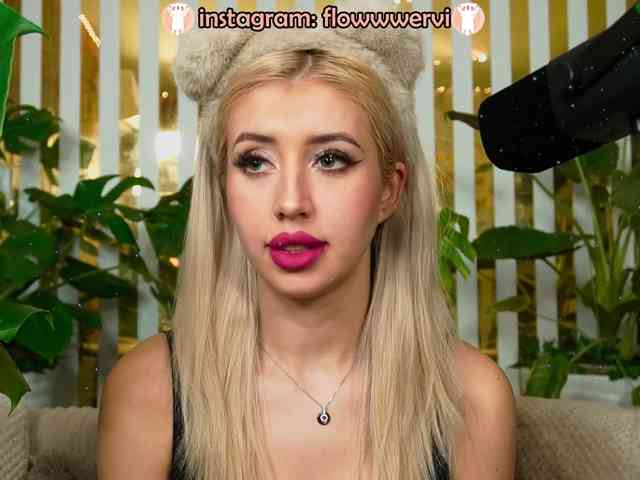 FlowwwerGirl webcam