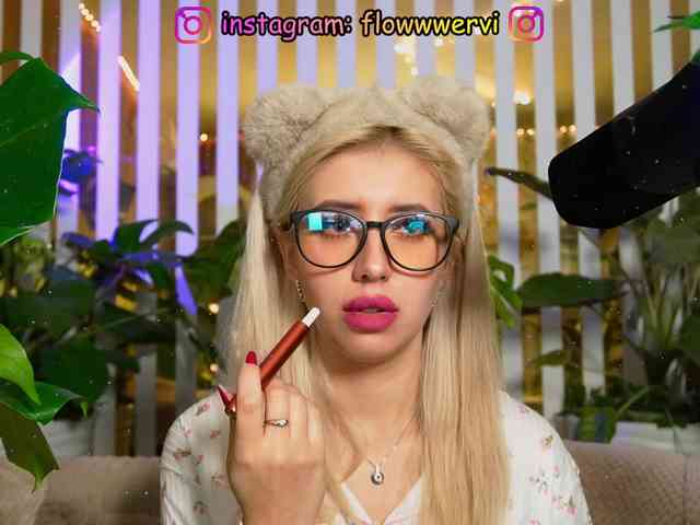 FlowwwerGirl webcam