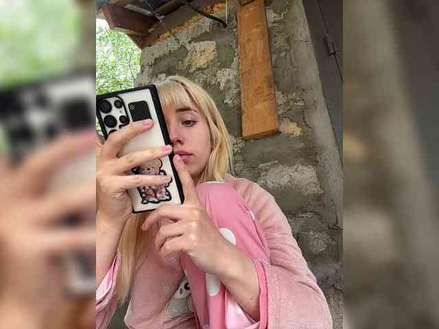 xxx chatroom MiaLiaHot