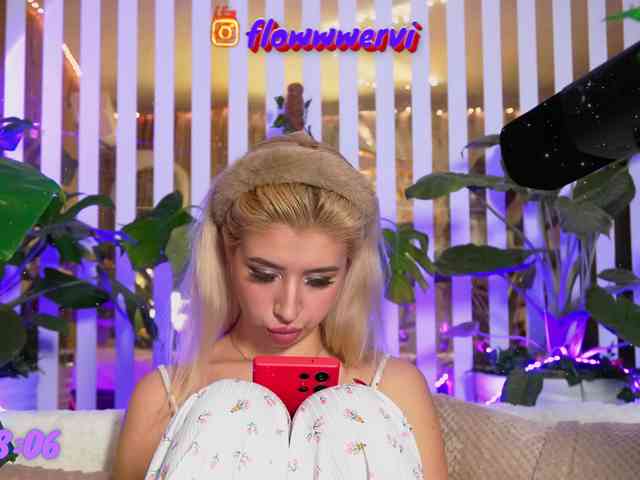 FlowwwerGirl webcam