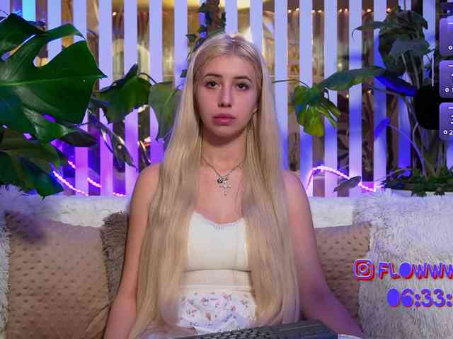 FlowwwerGirl webcam