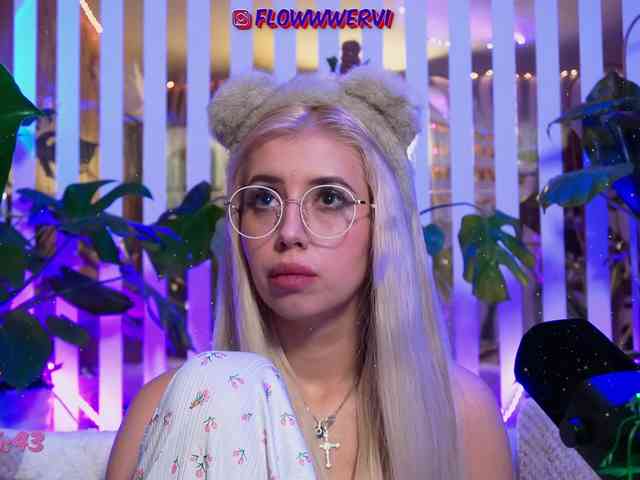 FlowwwerGirl webcam
