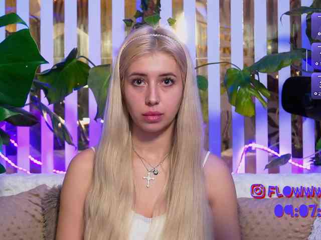 FlowwwerGirl webcam