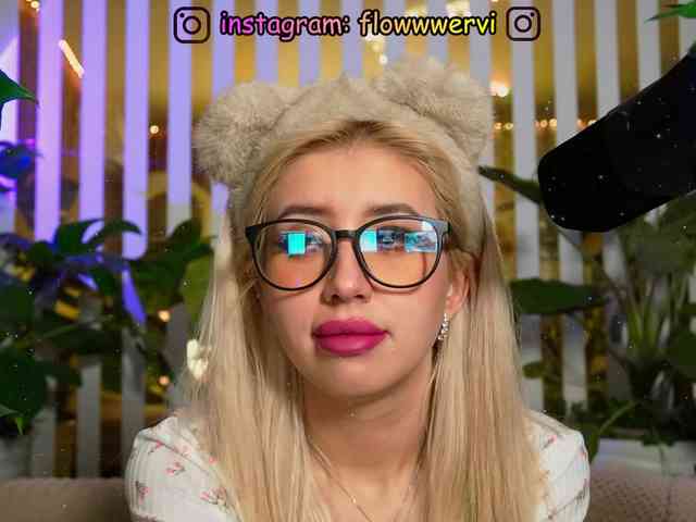 FlowwwerGirl webcam