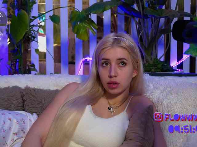 FlowwwerGirl webcam