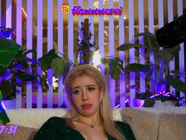 FlowwwerGirl webcam