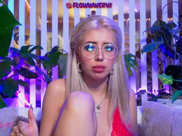 FlowwwerGirl webcam
