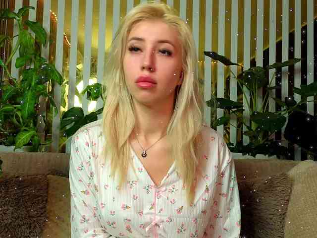 FlowwwerGirl webcam