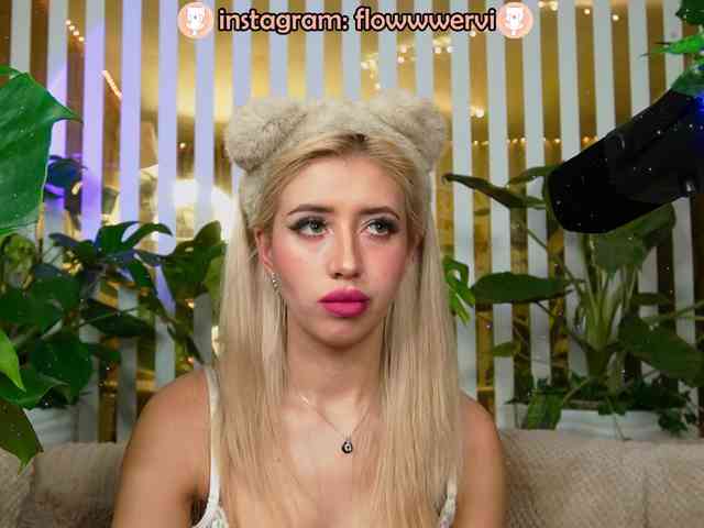 FlowwwerGirl webcam