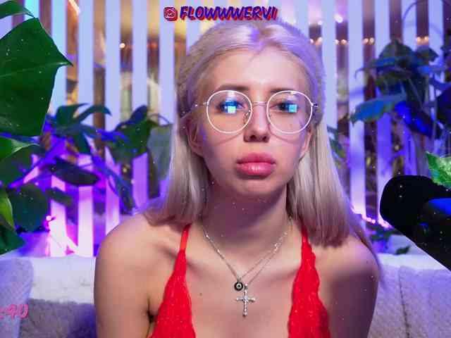 FlowwwerGirl webcam