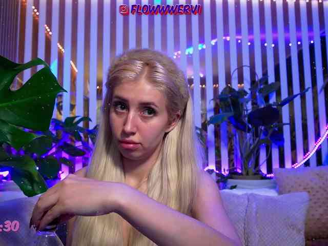 FlowwwerGirl webcam