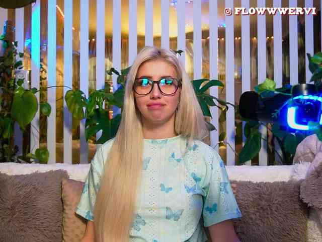 FlowwwerGirl webcam