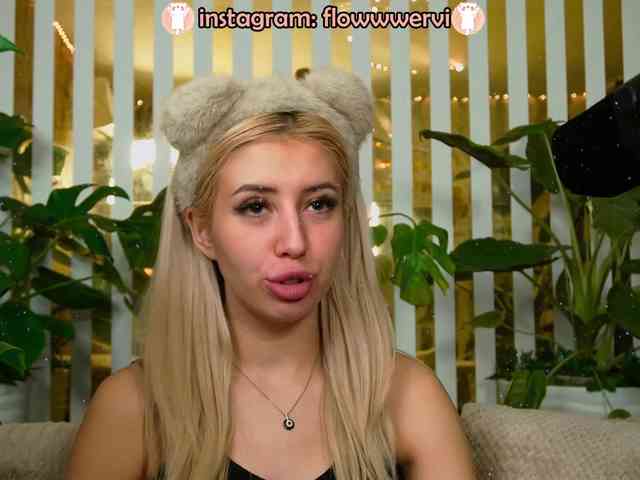 FlowwwerGirl webcam
