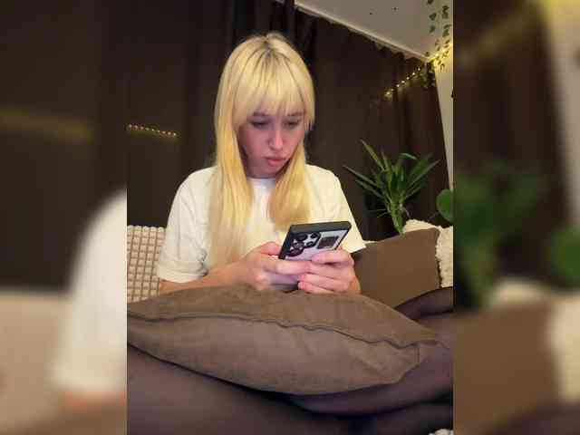 MiaLiaHot Live Webcam on BongaCams