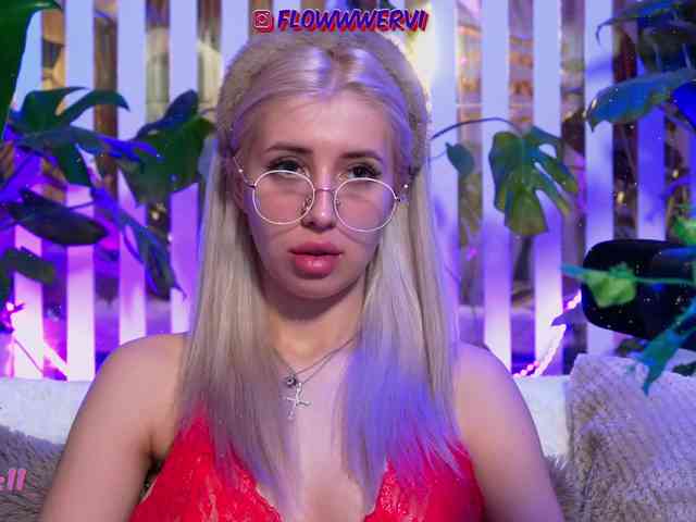 FlowwwerGirl webcam