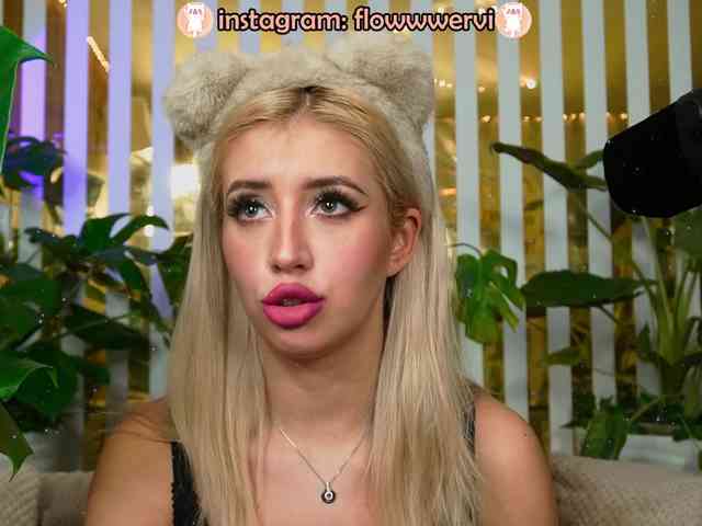 free live cam sex MiaLiaHot