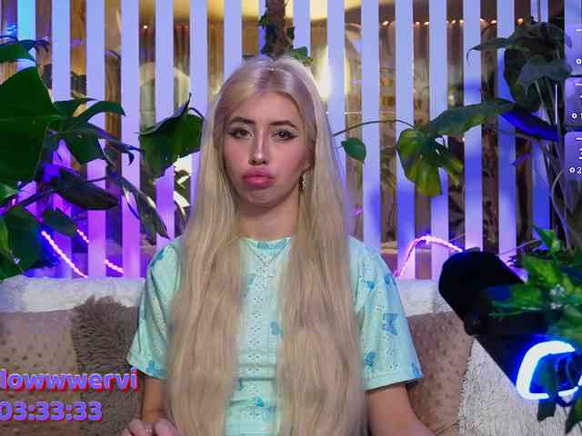 FlowwwerGirl webcam