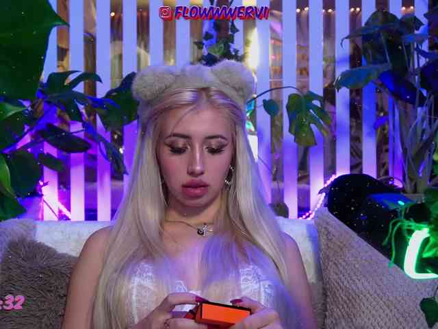 FlowwwerGirl webcam