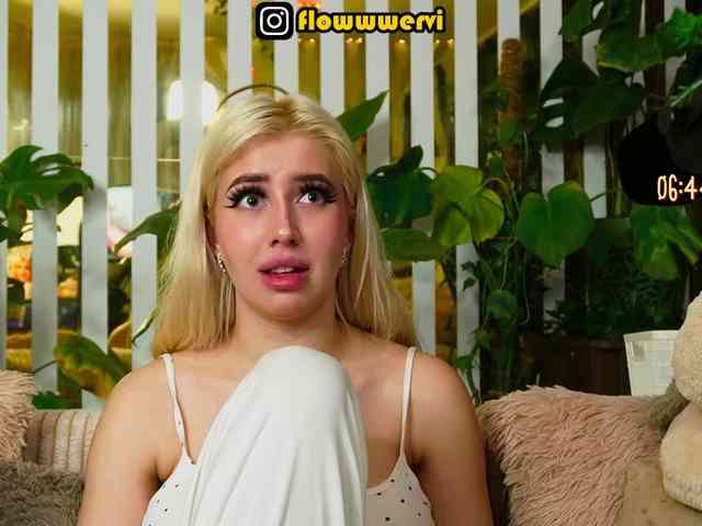 free live cam sex MiaLiaHot