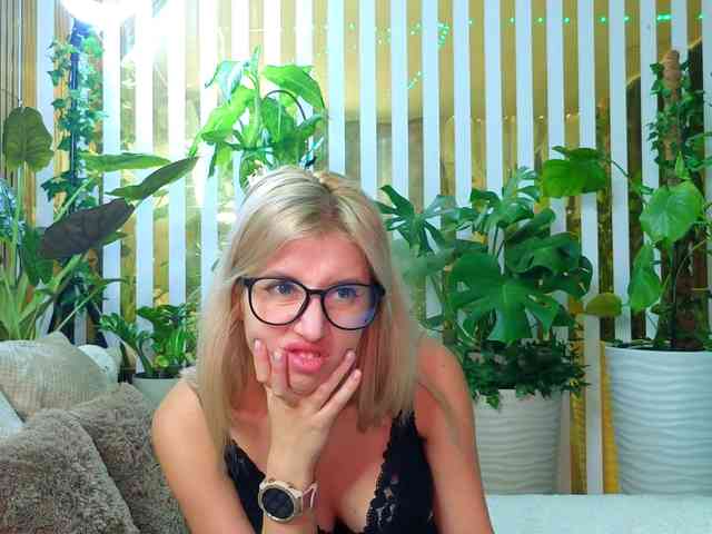 MiaLiaHot Live Webcam on BongaCams