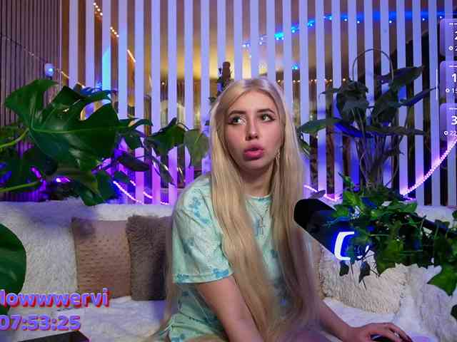 FlowwwerGirl webcam