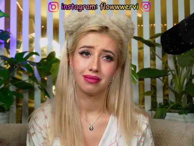 FlowwwerGirl webcam