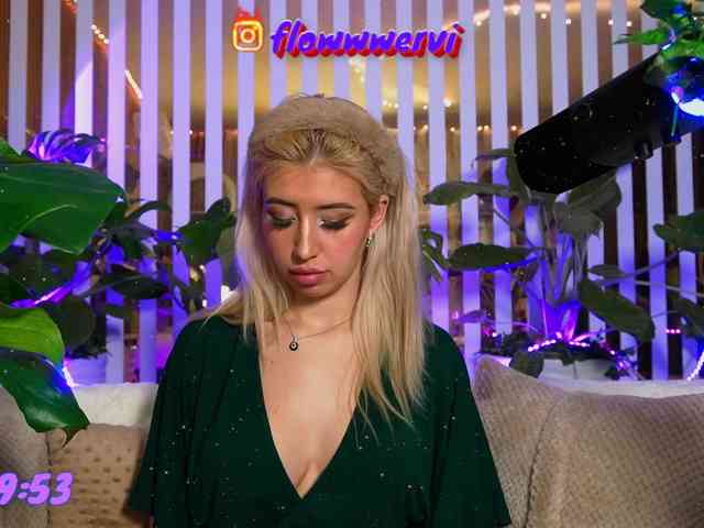 FlowwwerGirl webcam