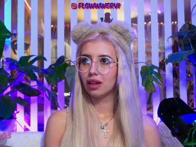 FlowwwerGirl webcam