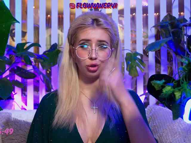 FlowwwerGirl webcam