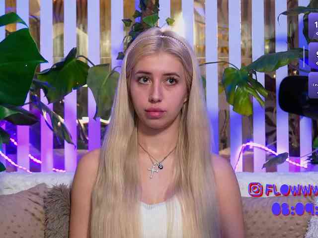 FlowwwerGirl webcam