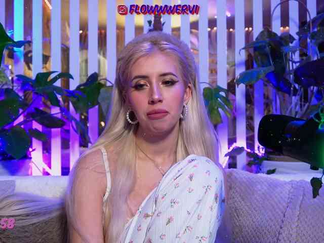 FlowwwerGirl webcam