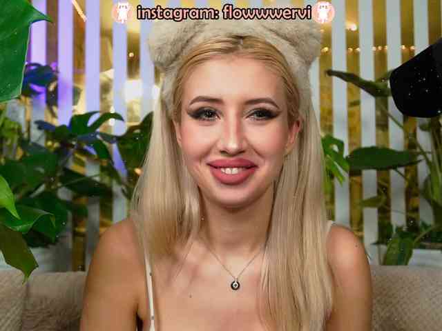 FlowwwerGirl webcam