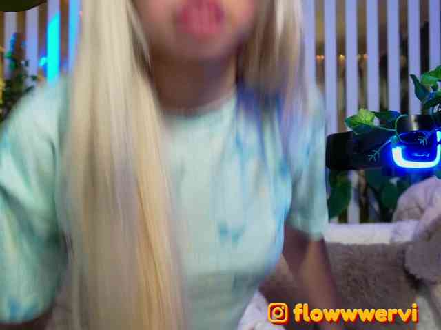 FlowwwerGirl webcam