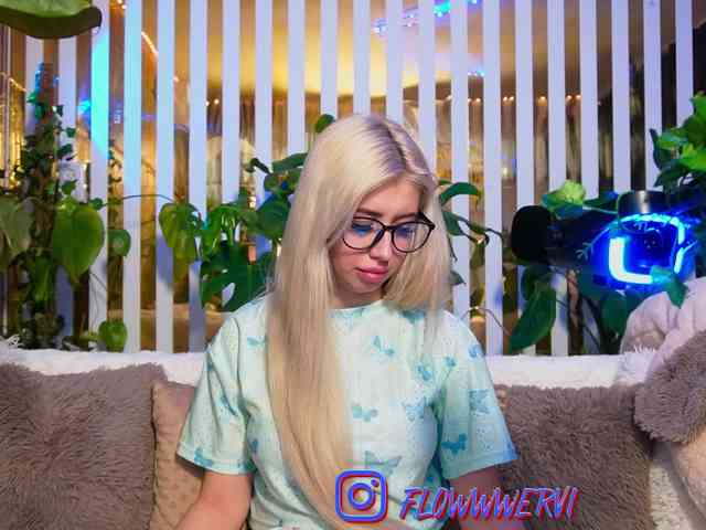 FlowwwerGirl webcam
