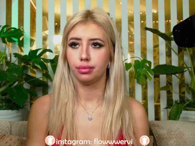 FlowwwerGirl webcam