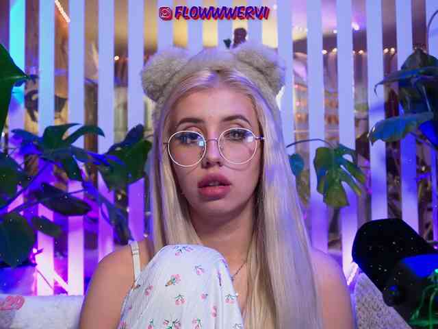 FlowwwerGirl webcam