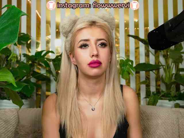 FlowwwerGirl webcam