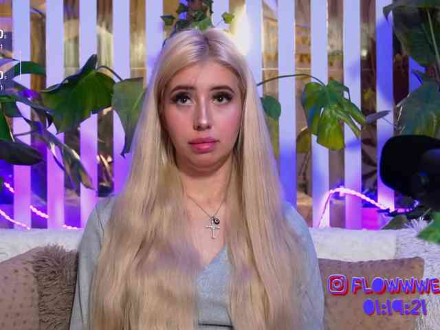 FlowwwerGirl webcam