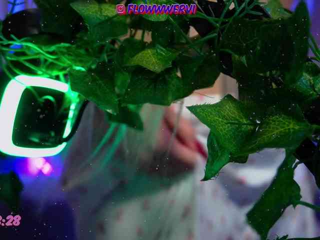 FlowwwerGirl webcam