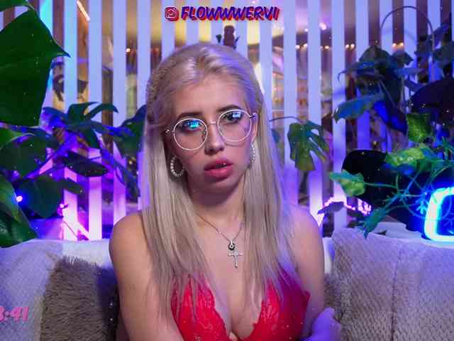 FlowwwerGirl webcam