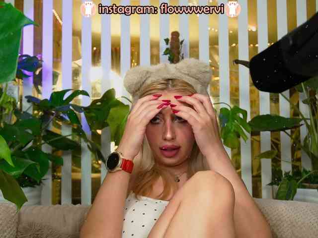 FlowwwerGirl webcam