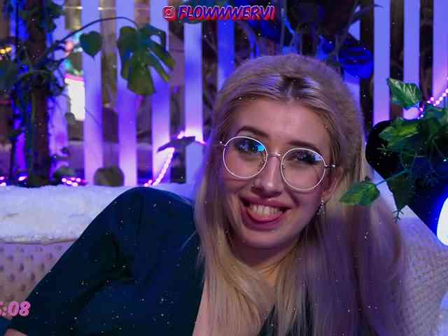 FlowwwerGirl webcam