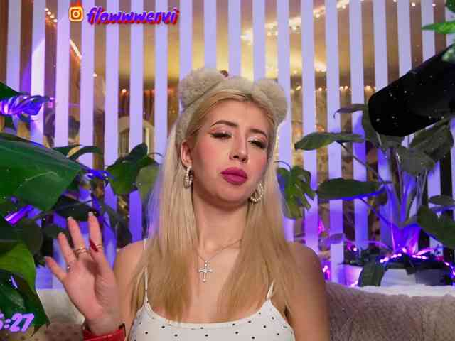 FlowwwerGirl webcam