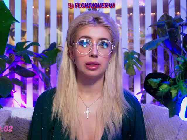 FlowwwerGirl webcam